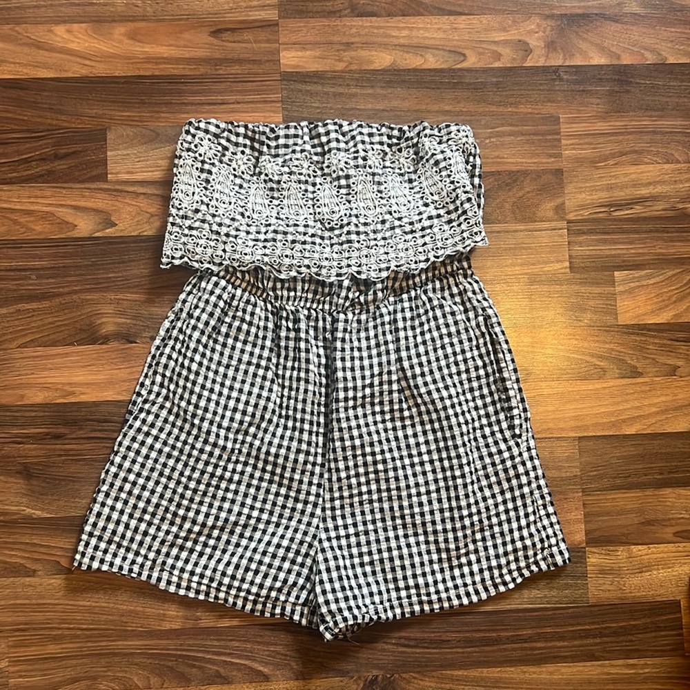 Sleeveless checkered romper